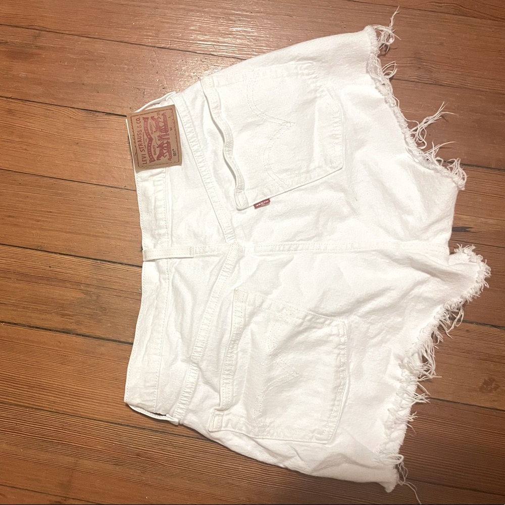 Barely worn Levi’s shorts!